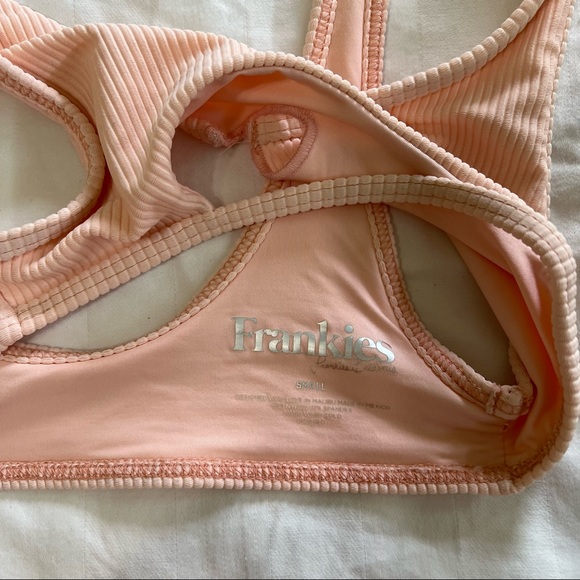 Frankie’s Bikinis set - Picture 3 of 4